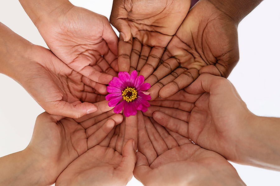 Menschen verbinden sich durch Hände